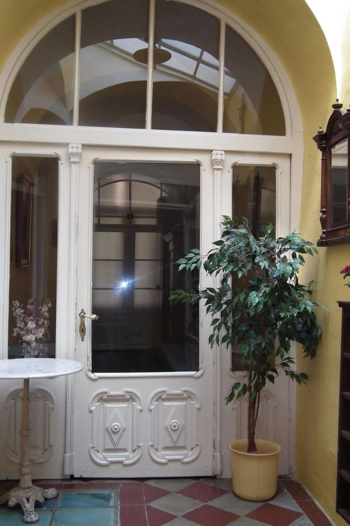 דומז'ליצה Centrum Tiffany Pension מראה חיצוני תמונה